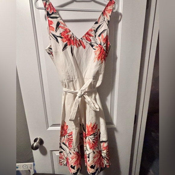 NWT Le Chateau Cream and Red Floral Tie Waist Midi Dress - Picture 2 of 7